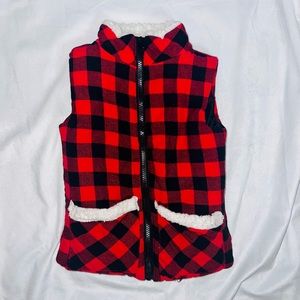 Max Studio Buffalo Plaid Christmas Fleece Vest Red& Black Girls Size Small 5/6